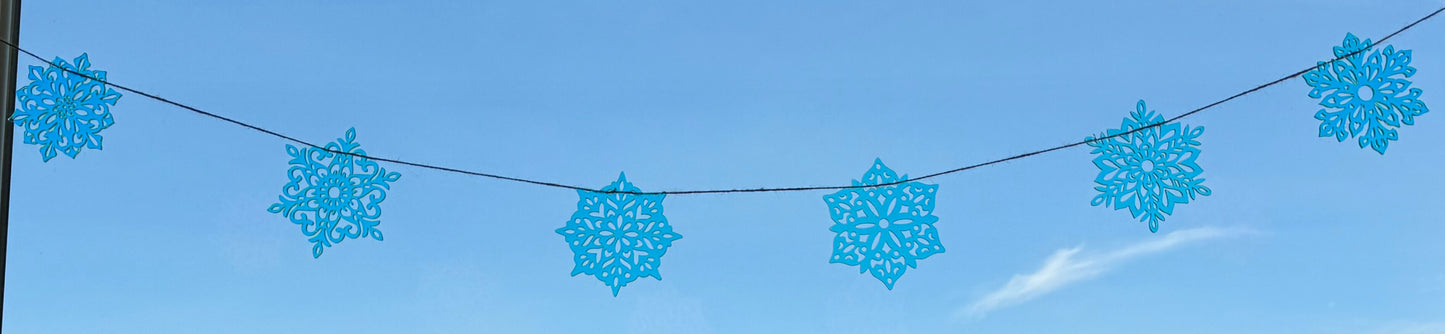 The Outdoor / Indoor Snowflake Garland